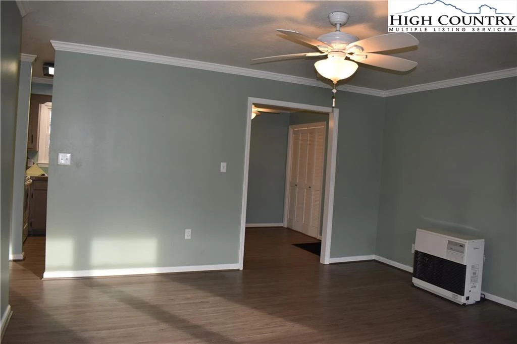 Image number 14 for the current listing