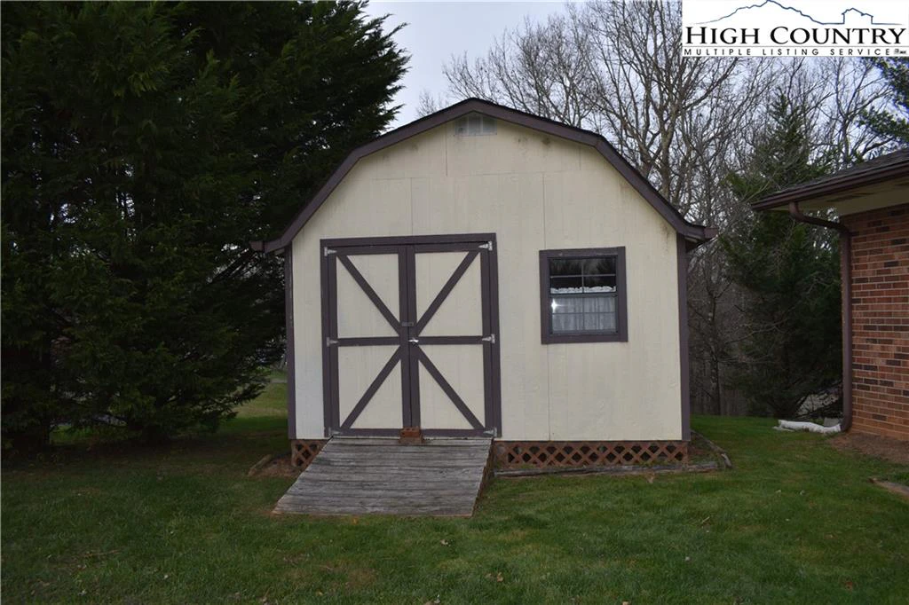 Image number 16 for the current listing