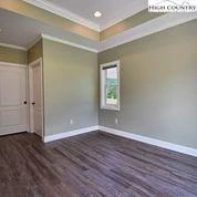 Image number 9 for the current listing