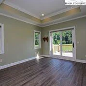 Image number 2 for the current listing