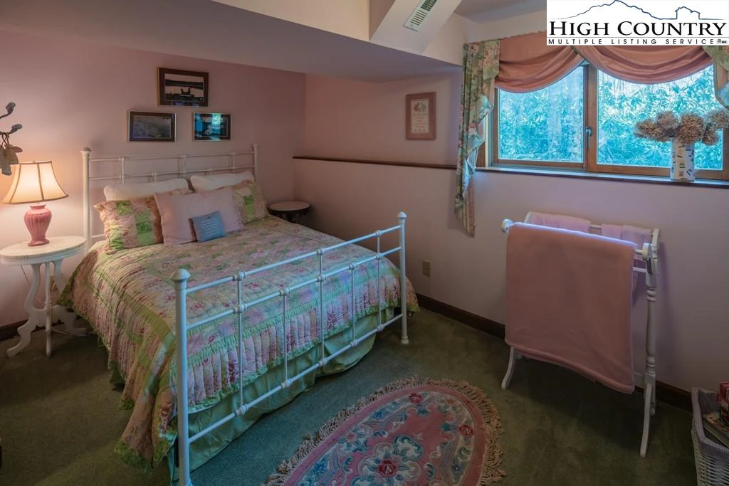 Image number 6 for the current listing