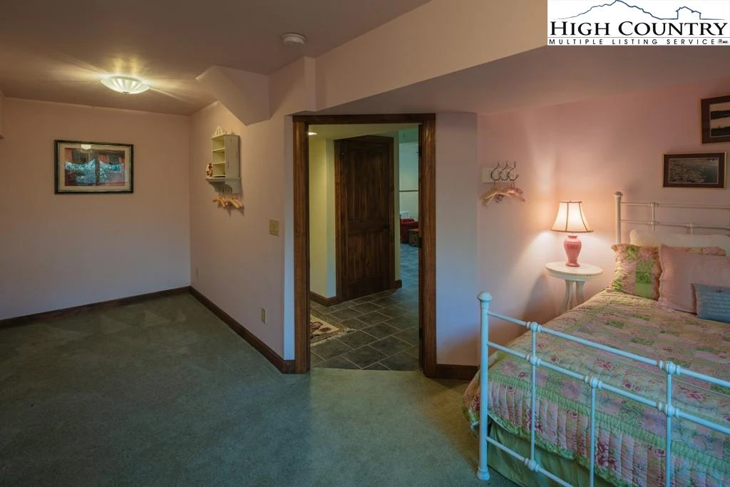 Image number 7 for the current listing