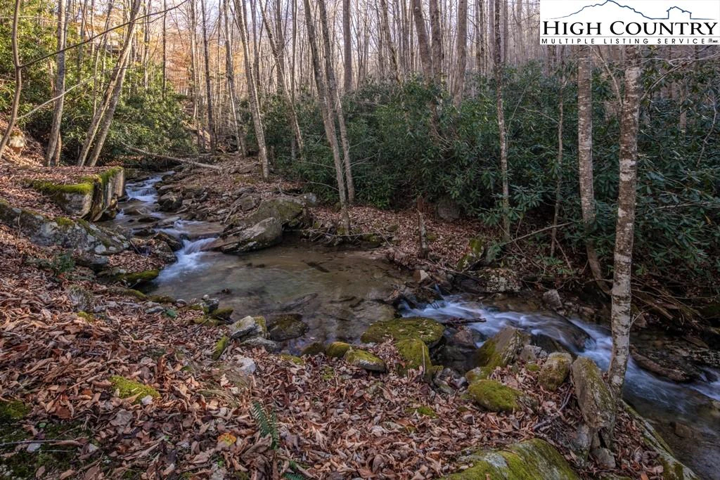Image number 19 for the current listing