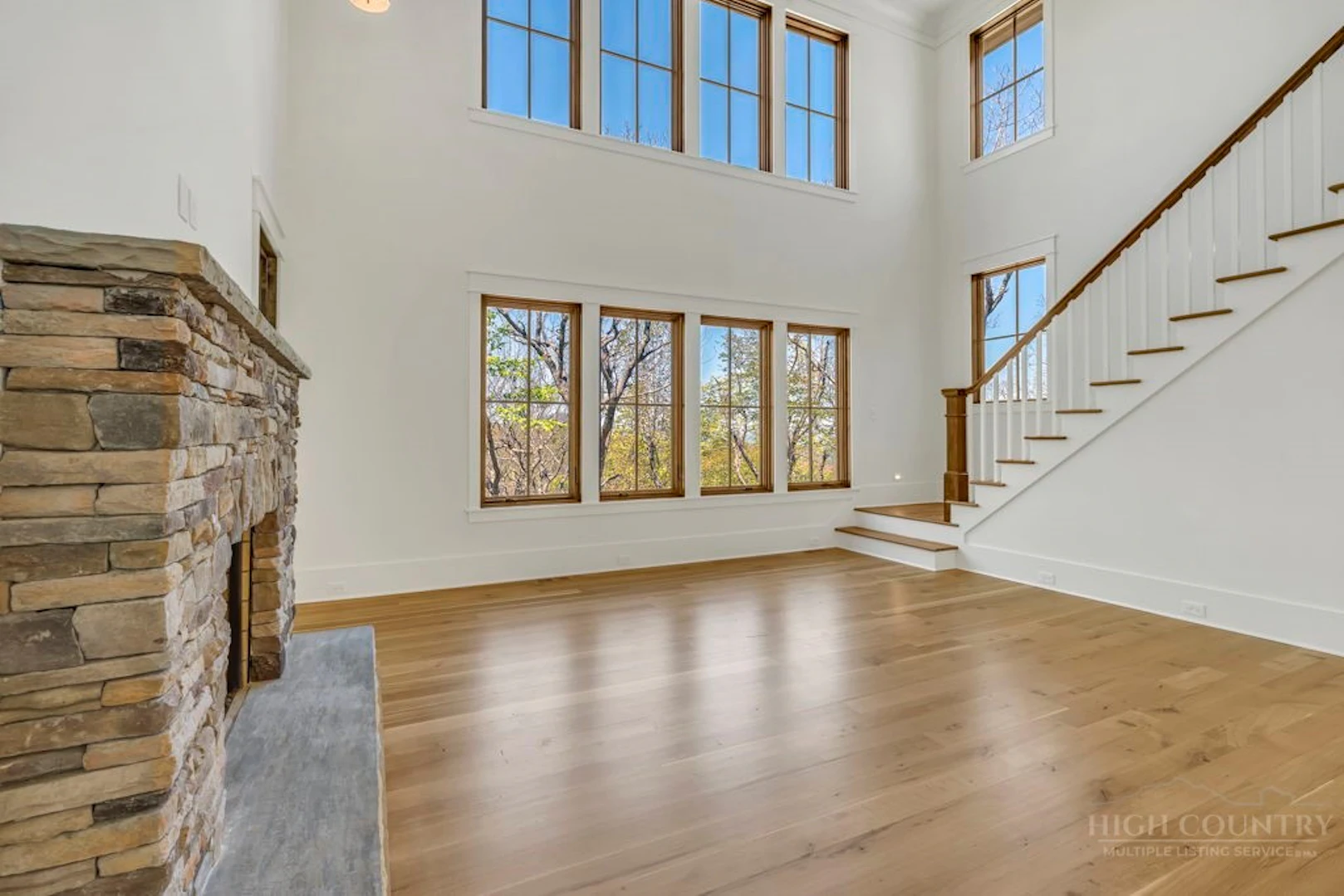 Image number 9 for the current listing