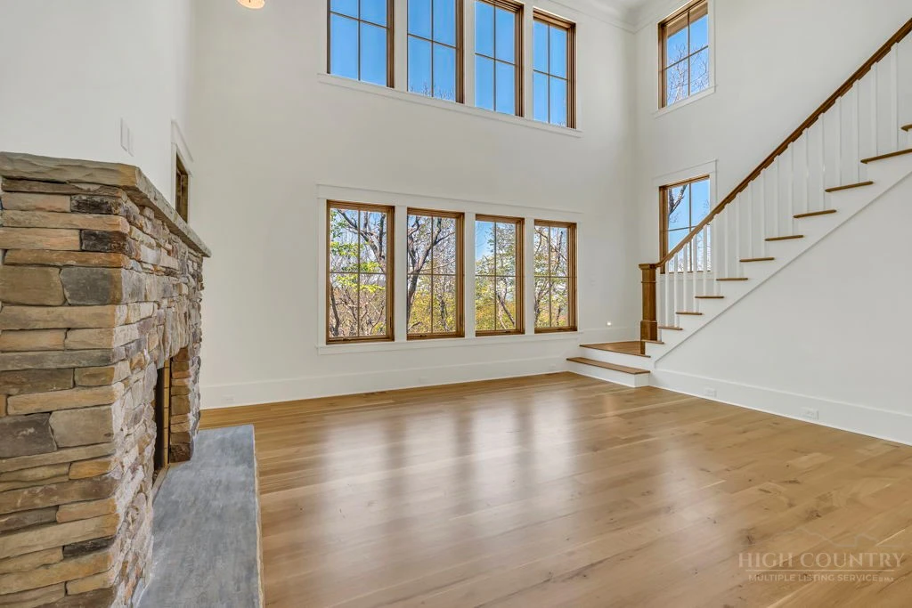 Image number 9 for the current listing