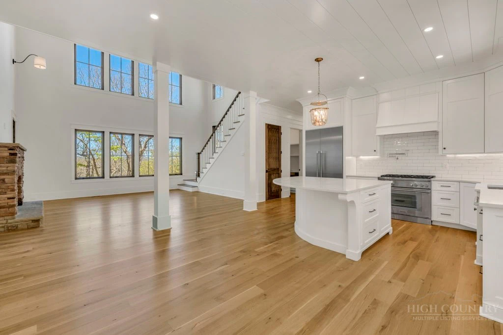Image number 7 for the current listing