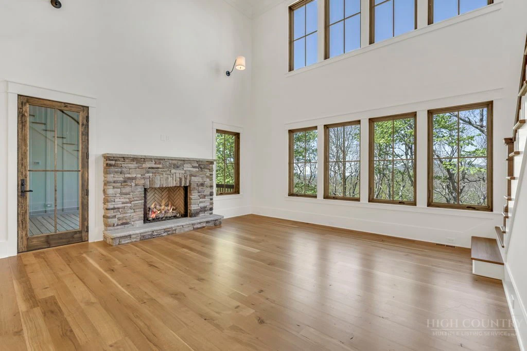 Image number 8 for the current listing