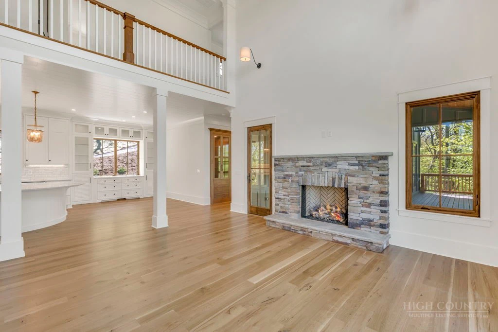 Image number 10 for the current listing