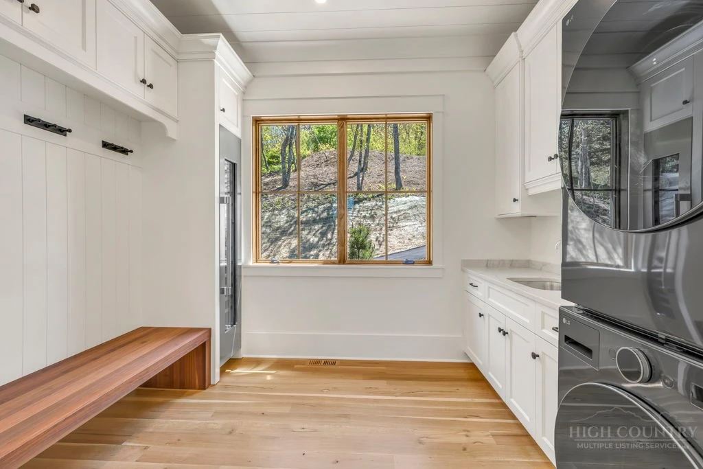 Image number 21 for the current listing