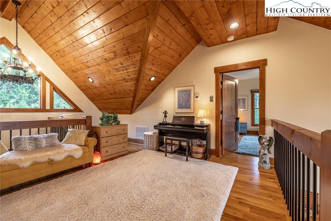 Image number 5 for the current listing