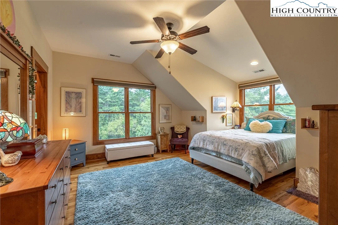 Image number 7 for the current listing