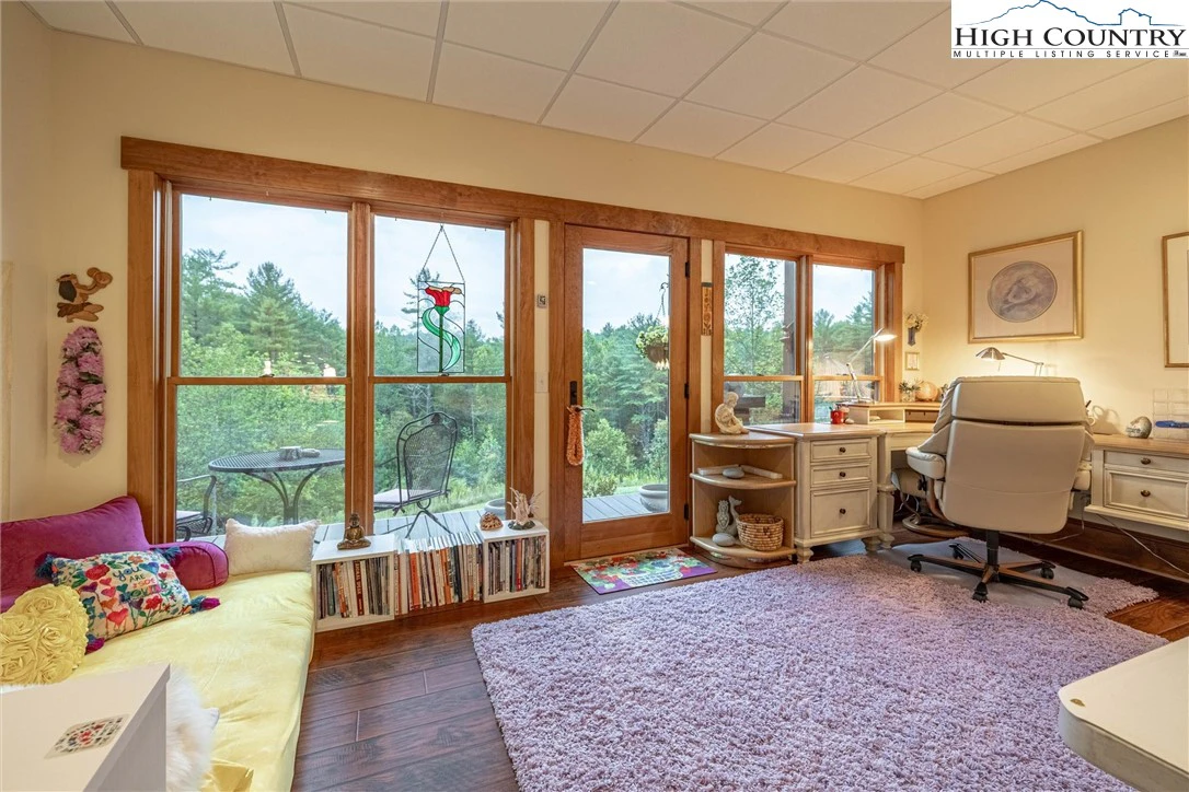 Image number 10 for the current listing