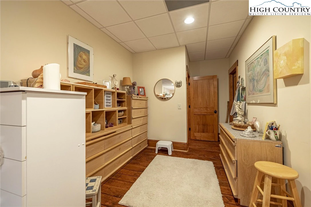 Image number 11 for the current listing