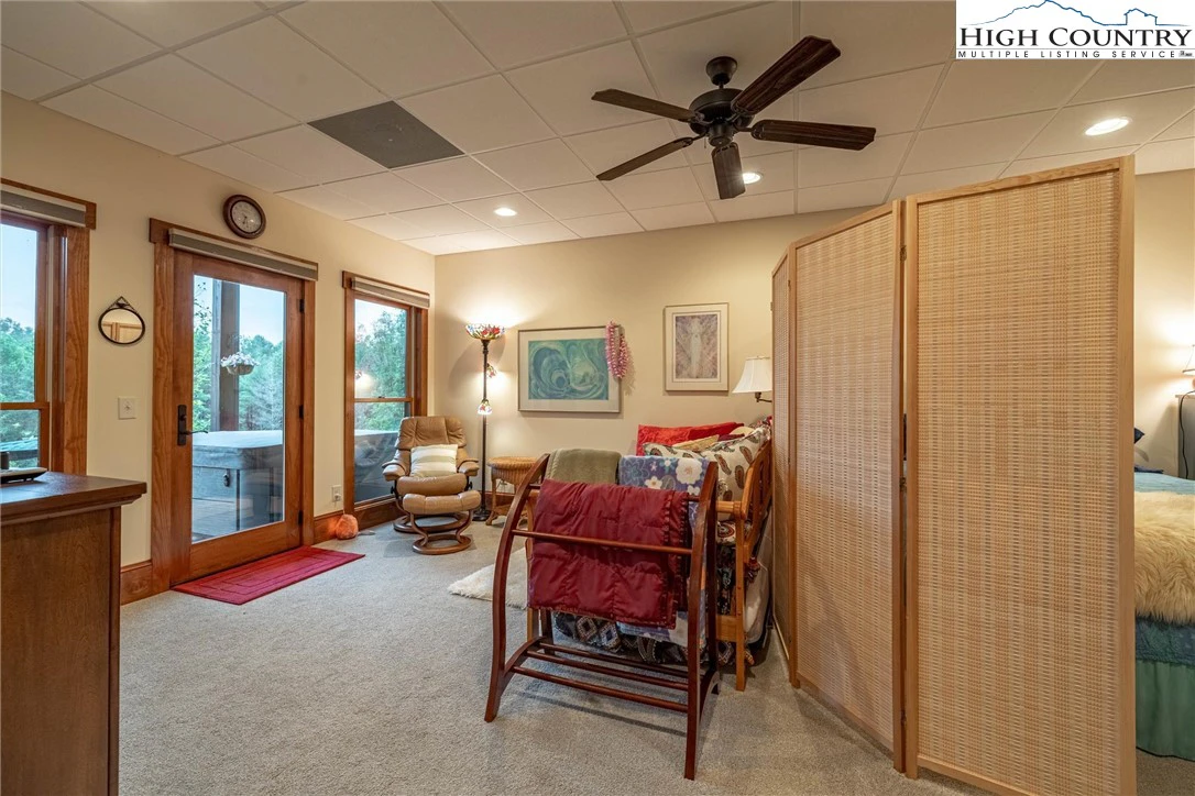 Image number 12 for the current listing