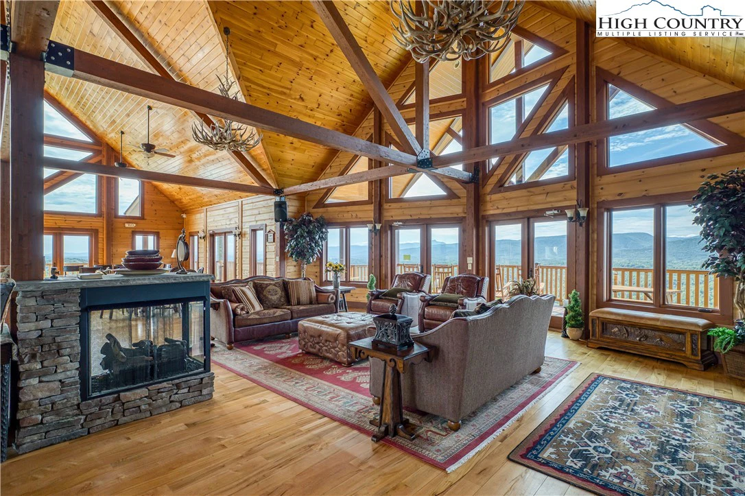 Image number 19 for the current listing