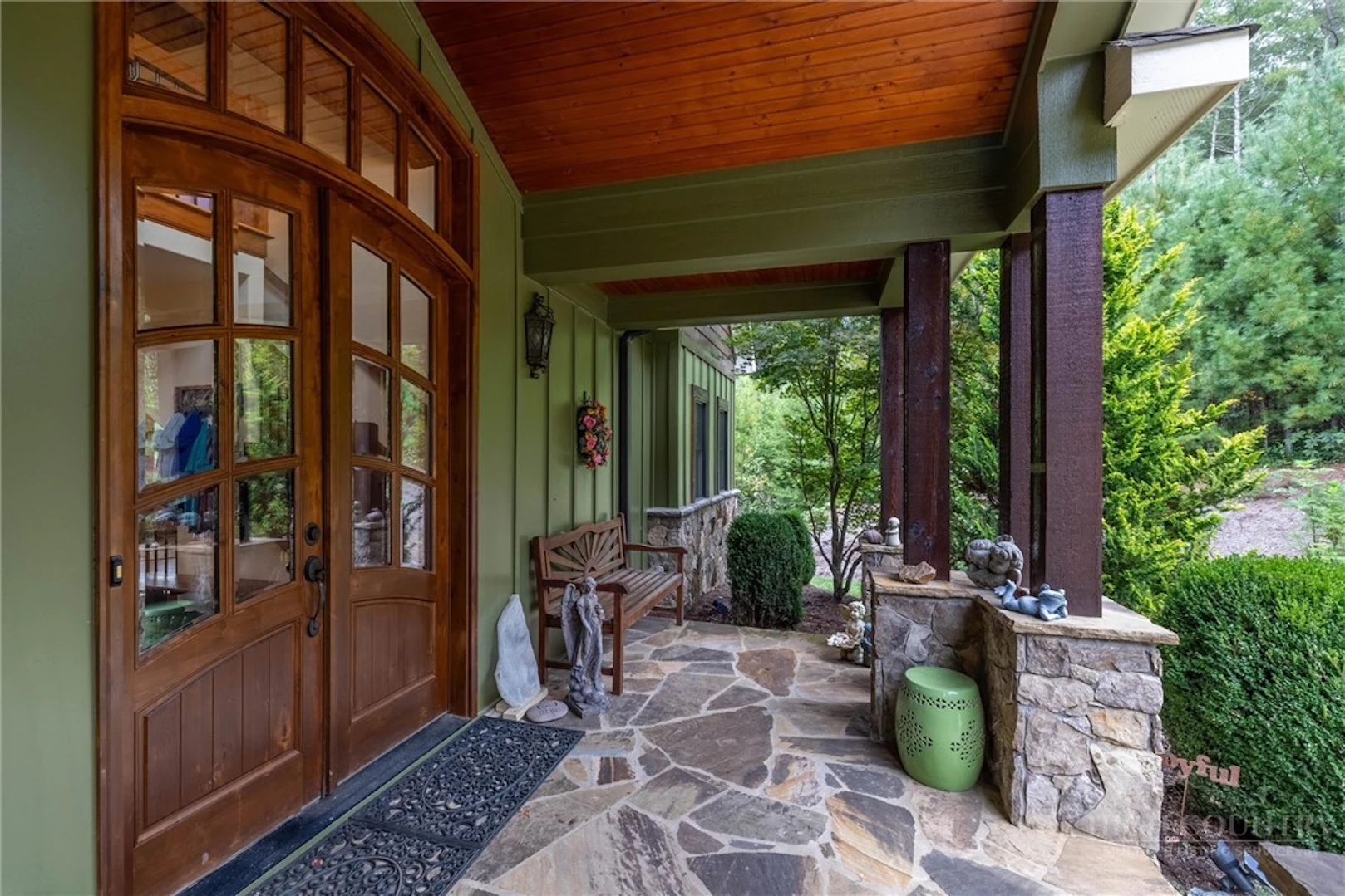 Image number 11 for the current listing