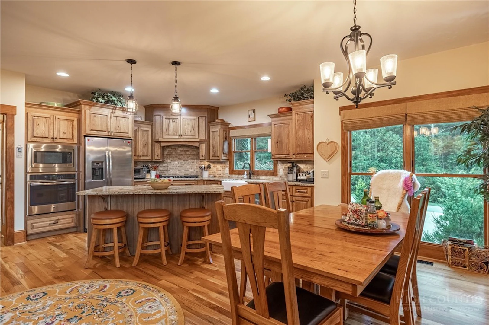 Image number 14 for the current listing