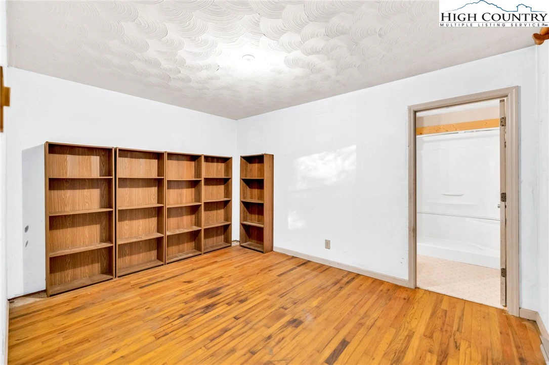 Image number 5 for the current listing