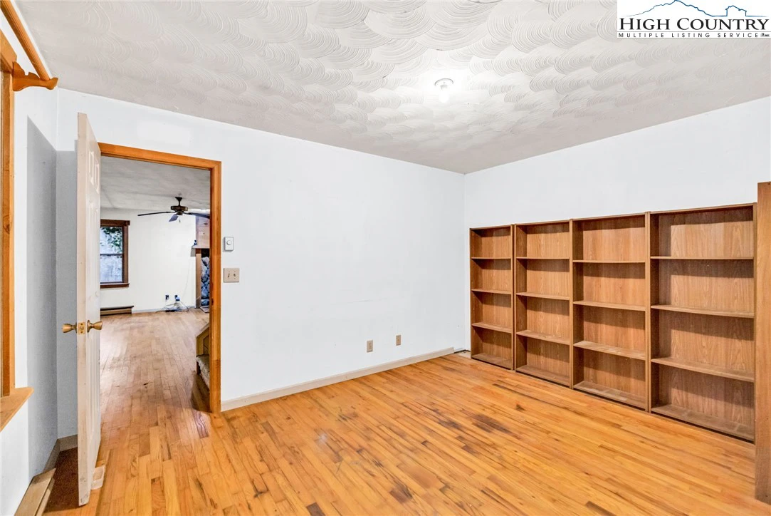 Image number 6 for the current listing