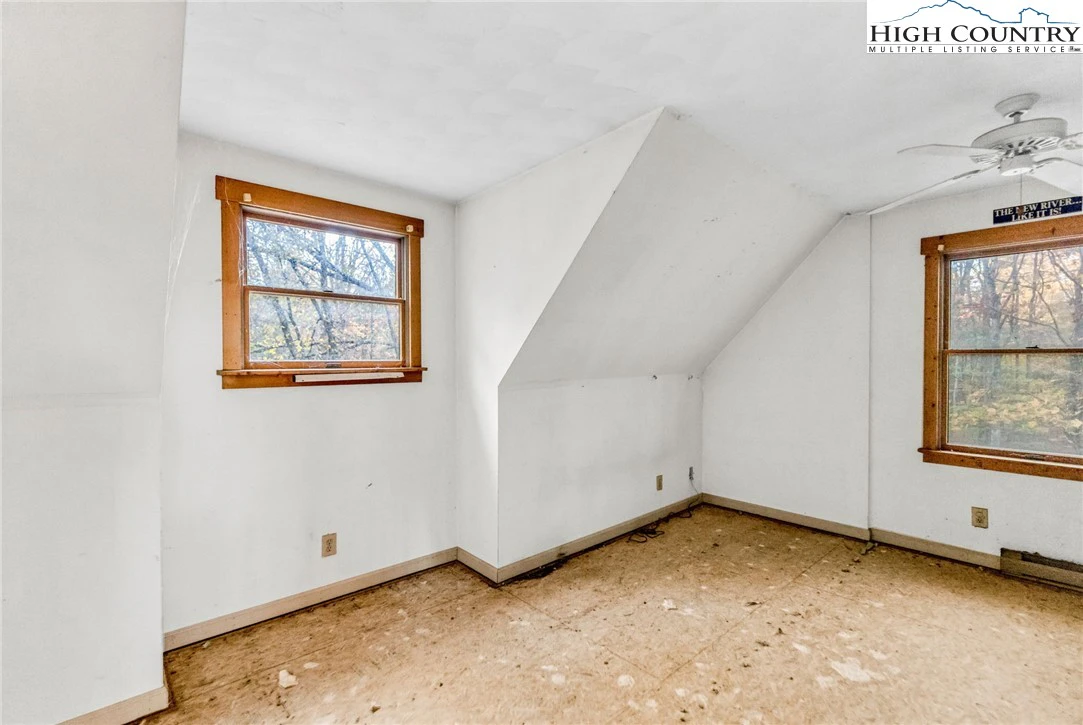 Image number 9 for the current listing