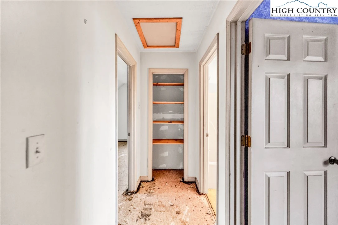 Image number 2 for the current listing