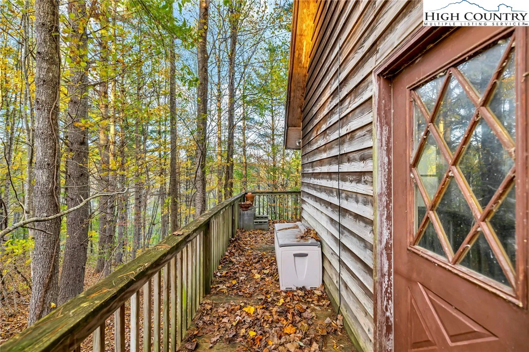 Image number 16 for the current listing