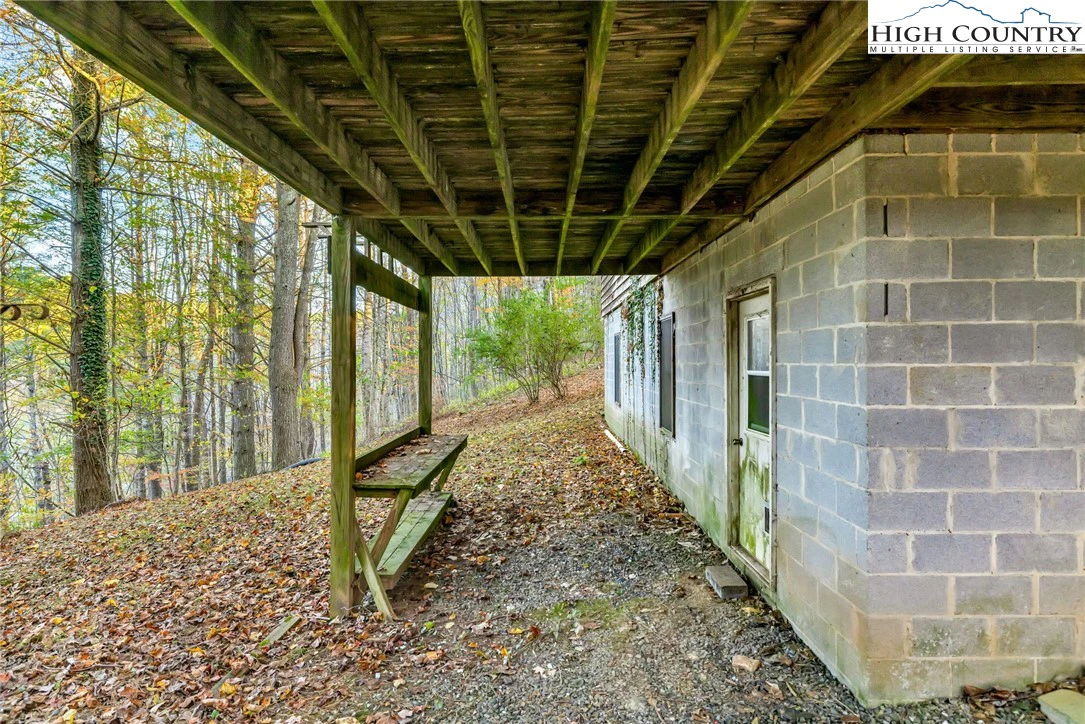 Image number 18 for the current listing