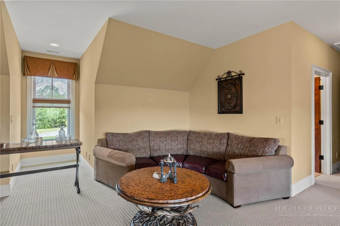 Image number 14 for the current listing