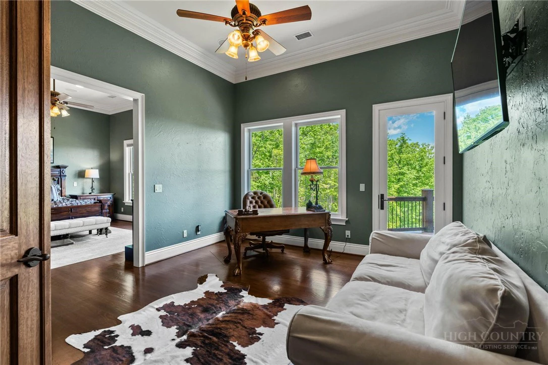 Image number 3 for the current listing