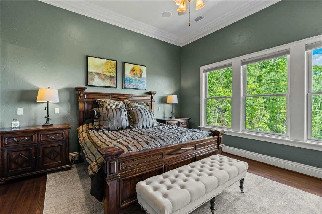 Image number 5 for the current listing