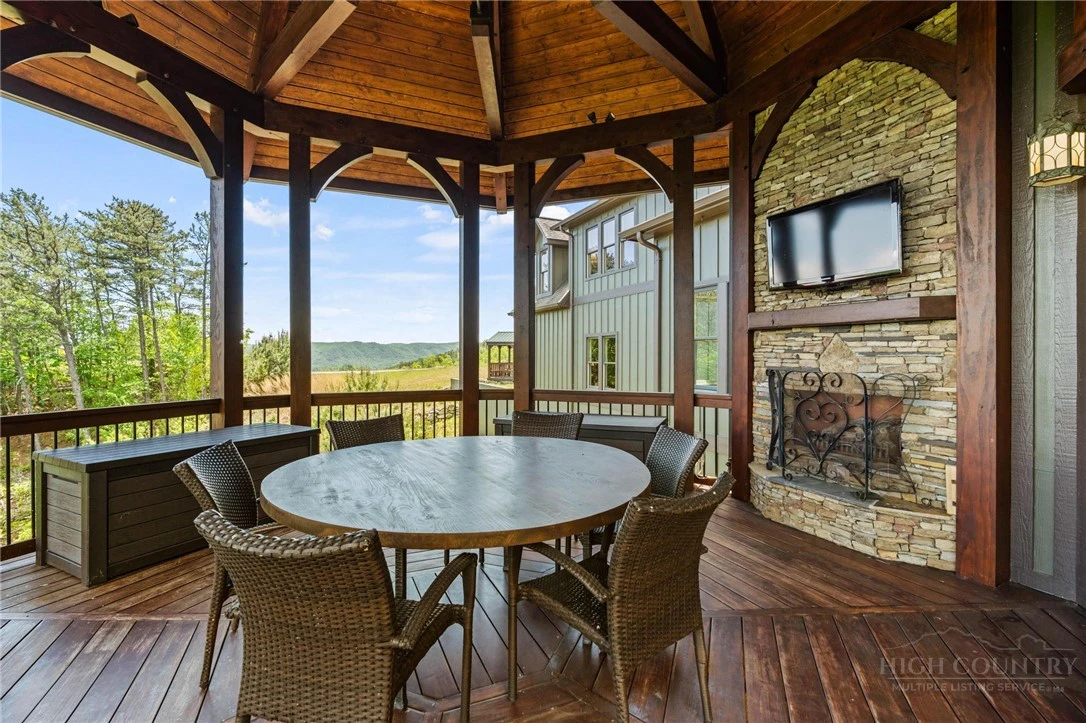 Image number 12 for the current listing