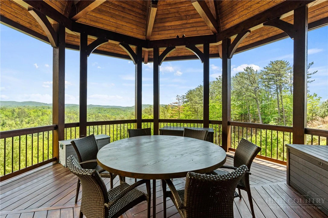 Image number 13 for the current listing