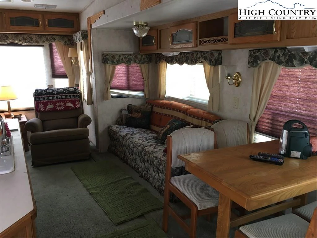 Image number 15 for the current listing