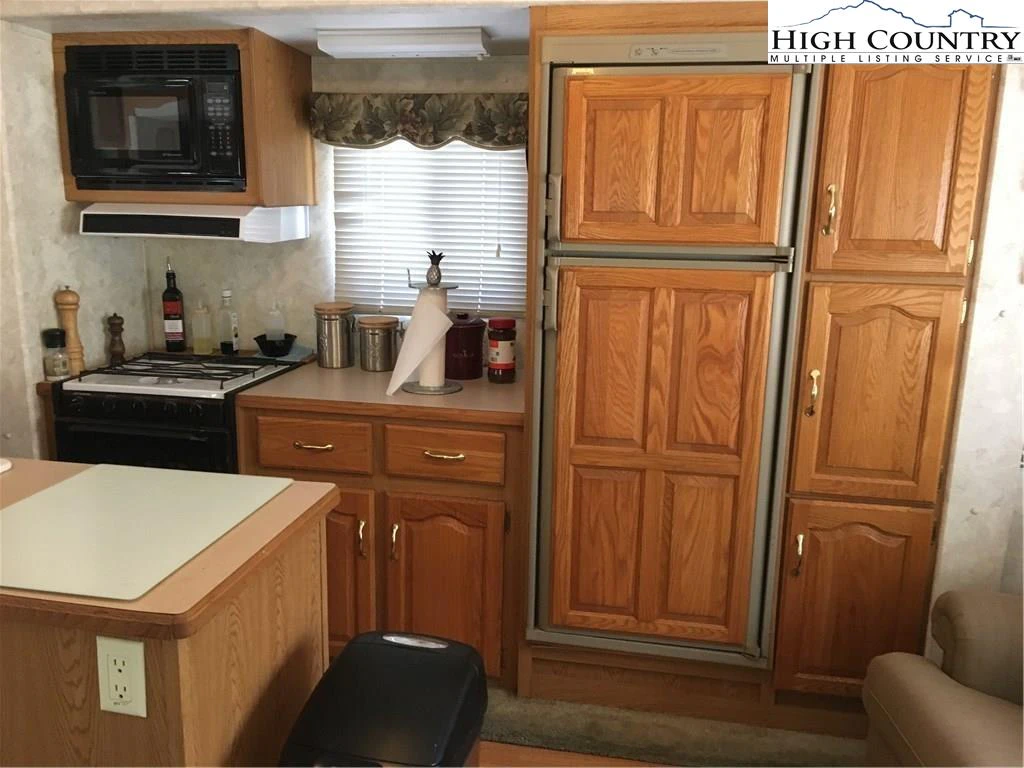 Image number 12 for the current listing