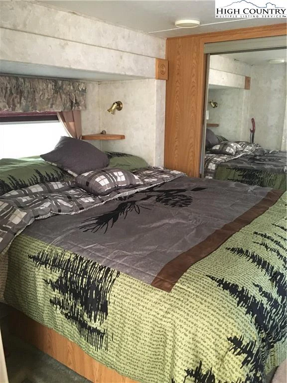 Image number 7 for the current listing