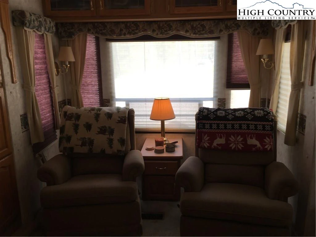 Image number 6 for the current listing