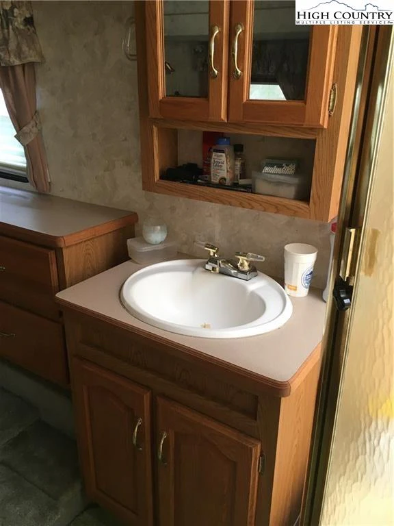 Image number 5 for the current listing