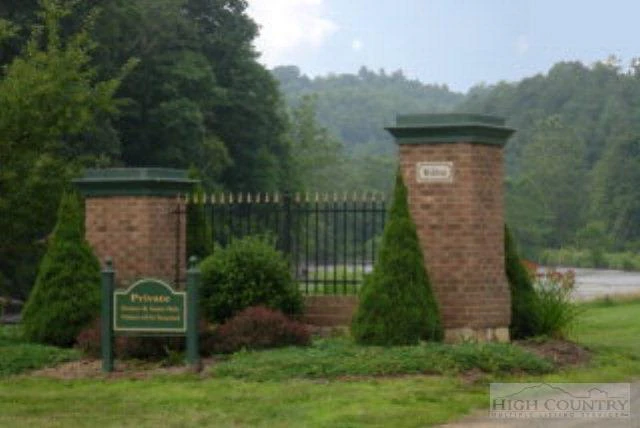 Image number 1 for the current listing