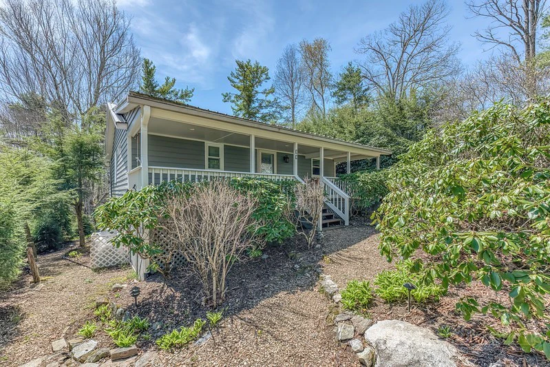 Image number 1 for the current listing