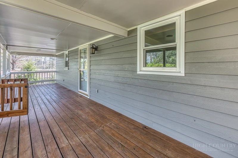 Image number 18 for the current listing