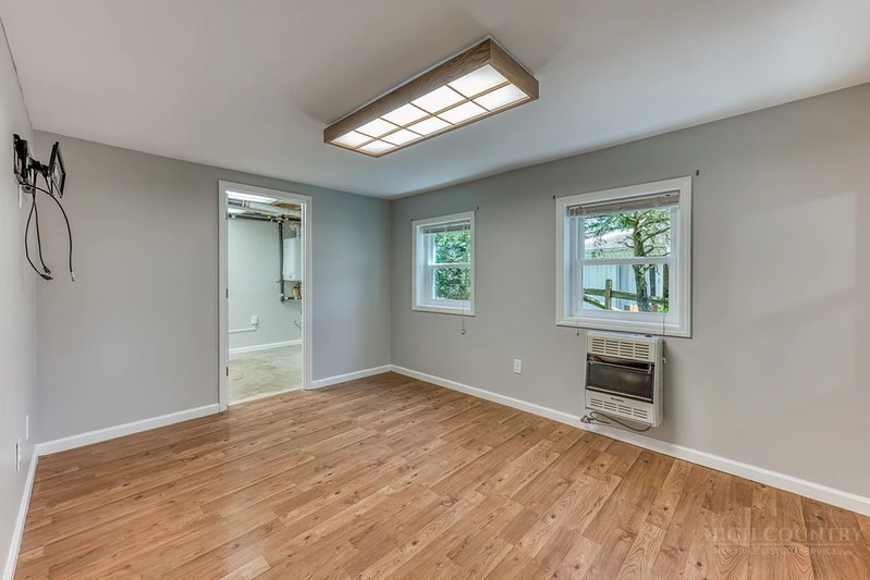 Image number 9 for the current listing