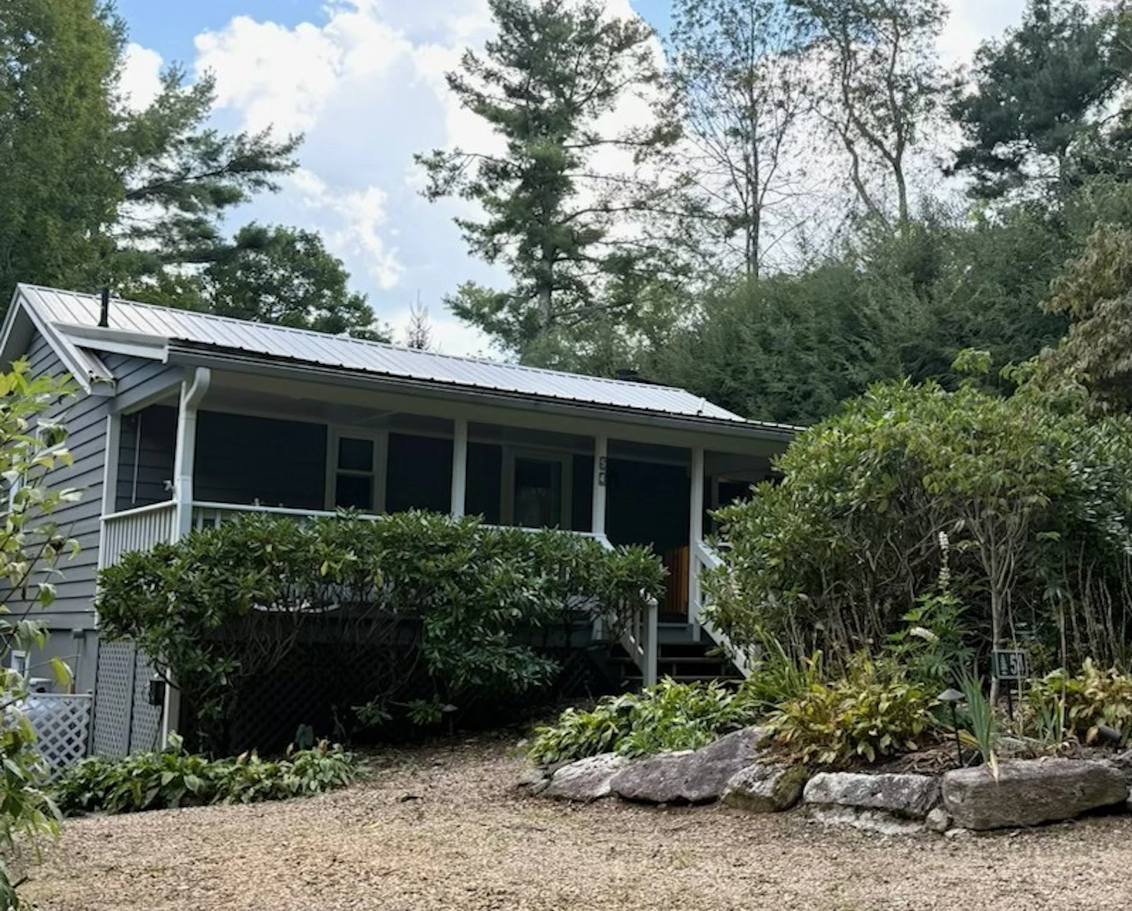 Image number 1 for the current listing