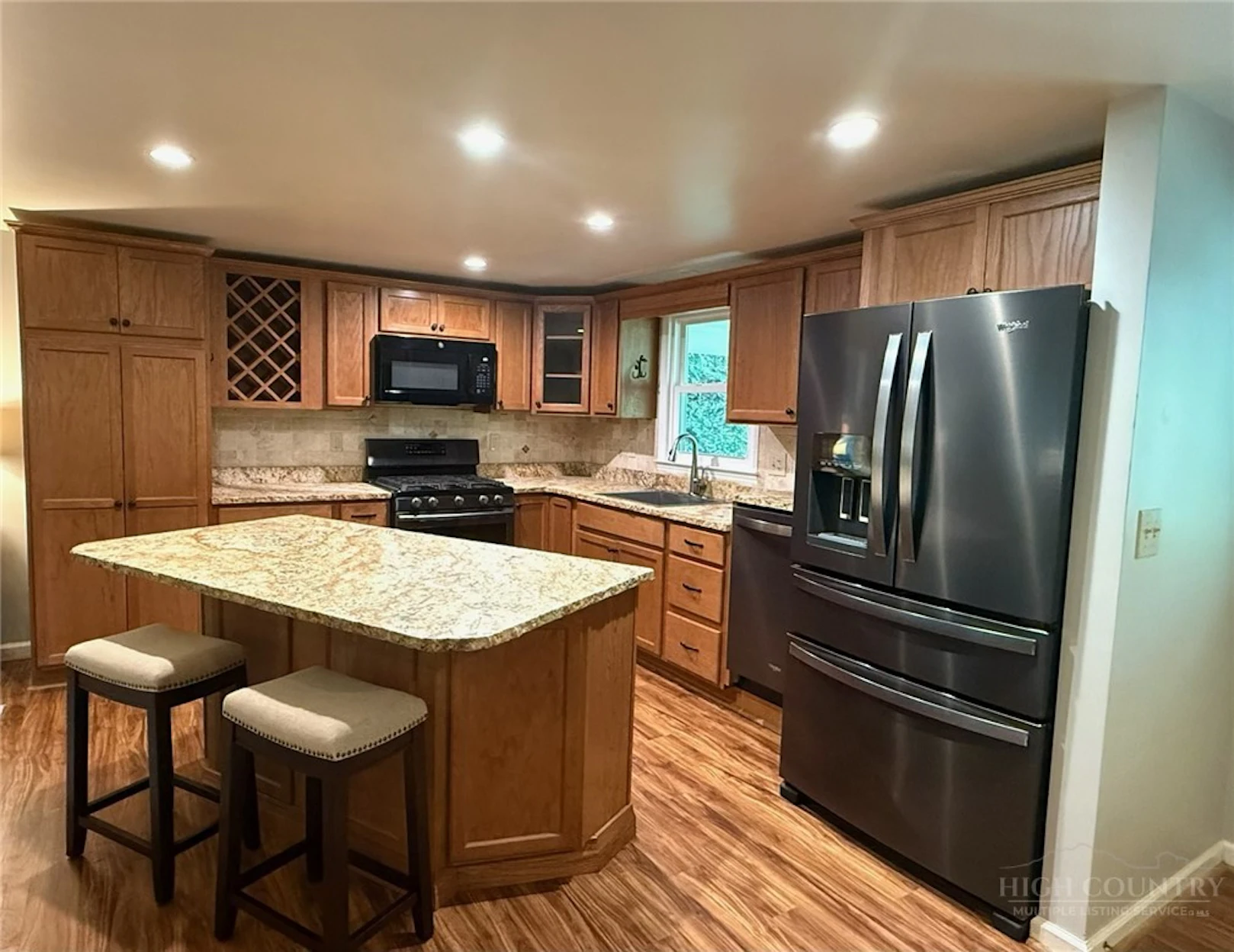 Image number 3 for the current listing