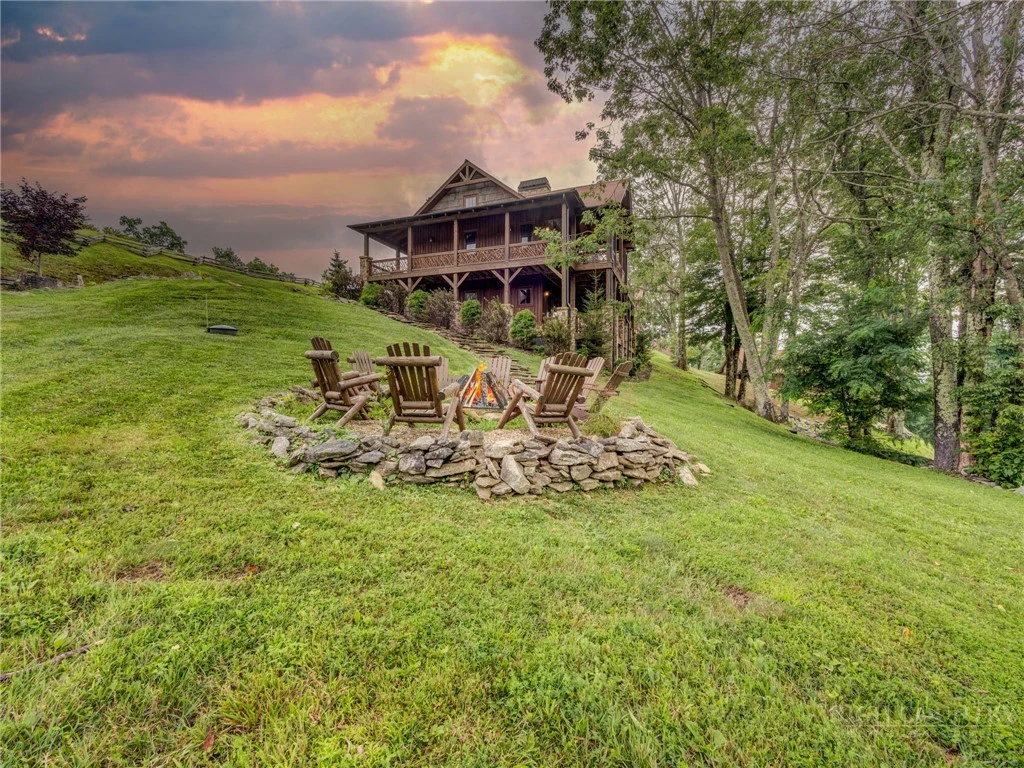 Image number 28 for the current listing