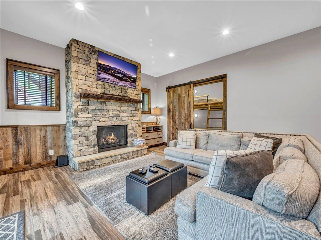 Image number 5 for the current listing