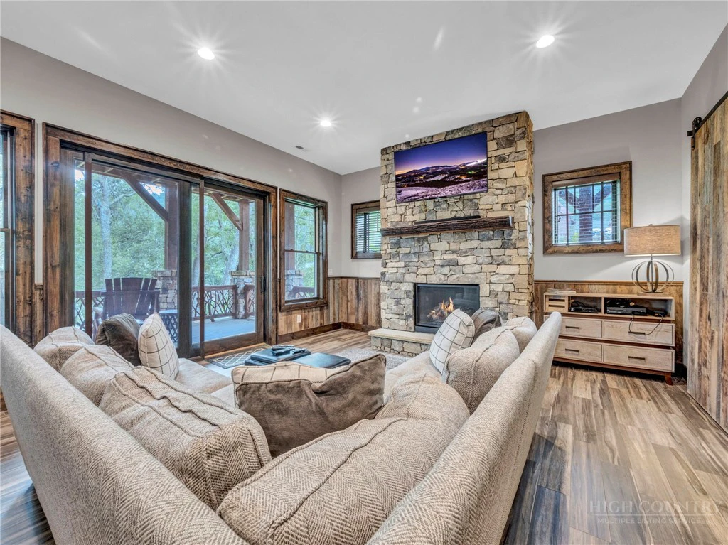 Image number 6 for the current listing