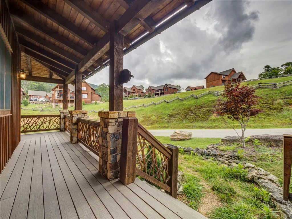 Image number 13 for the current listing