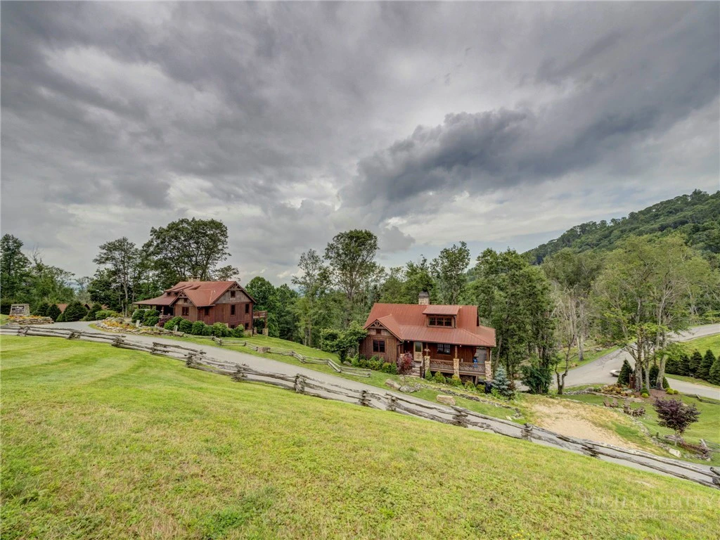 Image number 16 for the current listing
