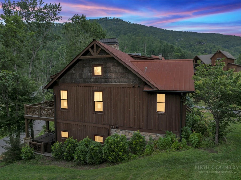 Image number 17 for the current listing