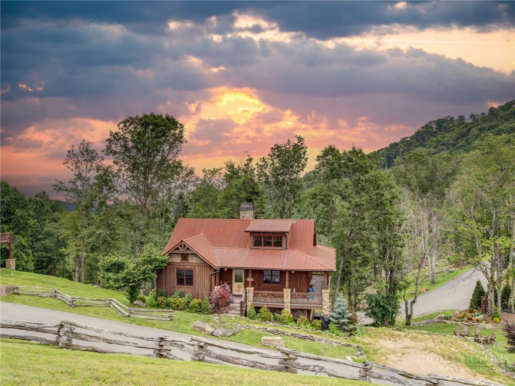 Image number 21 for the current listing